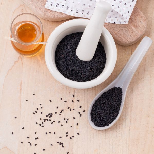 Huile de Nigelle : Ses Bienfaits Incontournables pour les Cheveux